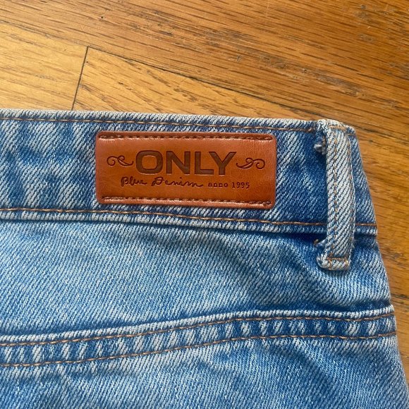 ONLY "Kelly" High-Waisted Mom Jeans - Picture 5 of 7